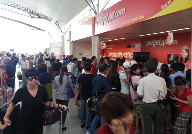 Đa số hành khách cho biết, do ảnh hưởng của cơn bão số 3, nên các chuyến bay đi và đến Đà Nẵng ngày 14/9 đều bị hủy chuyến...