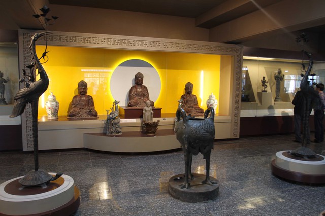 Có hơn 500 cổ vật được trưng bày tại bảo tàng, trong đó có khoảng 200 cổ vật được giám định mang nhiều nét văn hóa điêu khắc lạ