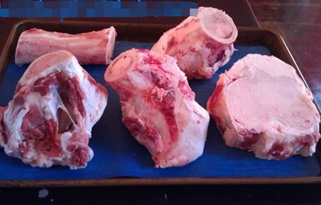 
Đắt gấp 3 lần thịt bò, gấp 10 lần xương bò nhưng xương ống bê Úc được rất nhiều người đặt mua
