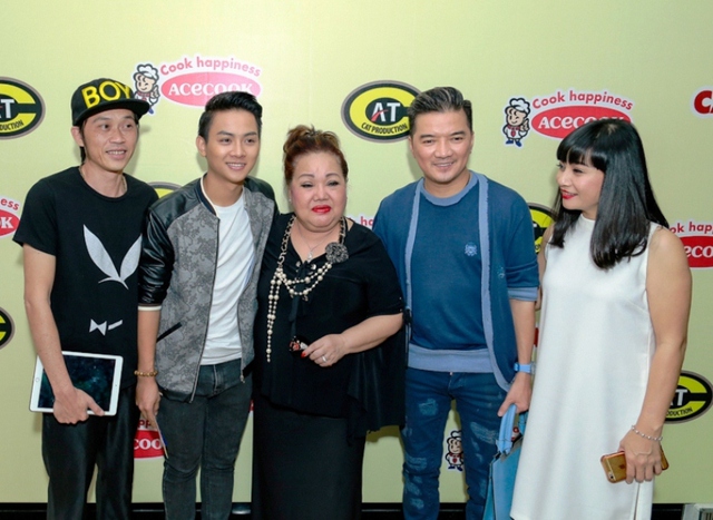 Liveshow mới của Hoài Linh còn có sự hiện diện của ca sĩ Đàm Vĩnh Hưng, Hải Lâm và Thanh Duy.