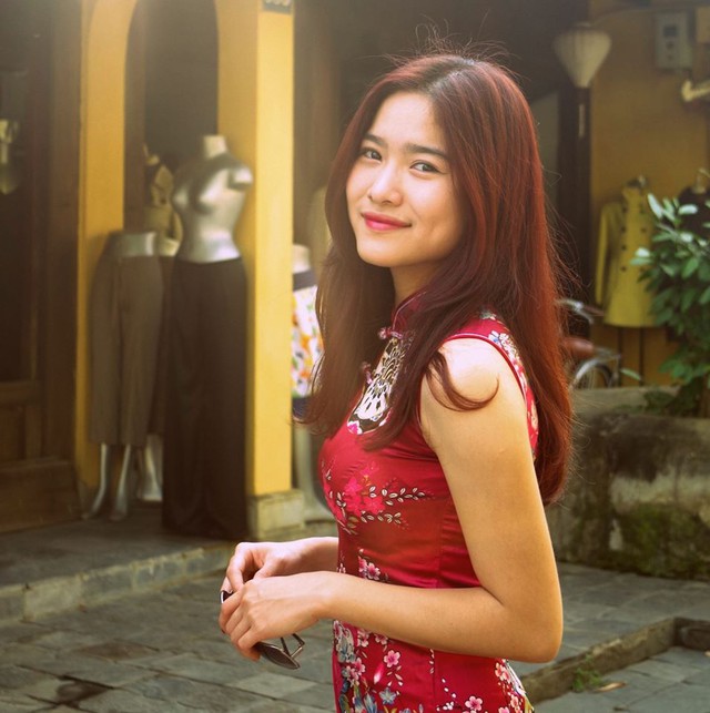 Mai Trang hiện là MC của chương trình Cà phê sáng với VTV3. Thời sinh viên, cô bạn đã tích cực tham gia các hoạt động xã hội cũng như làm thêm lấy kinh nghiệm.