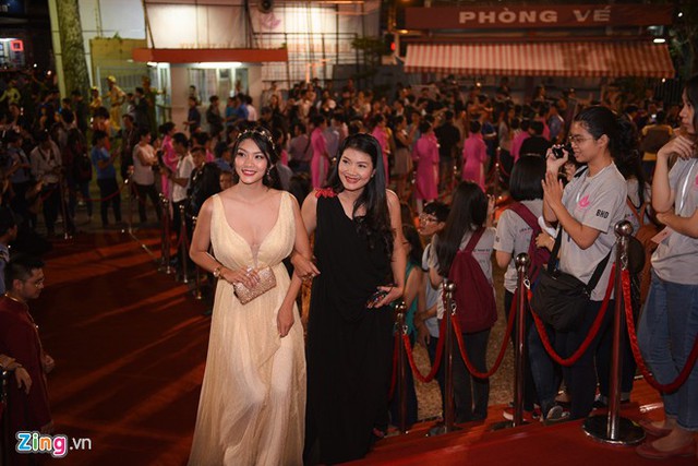 Mẹ con diễn viên Kiều Trinh. Với vai Linh trong phim Dịu dàng, Thanh Tú từng giành giải Nữ diễn viên xuất sắc tại Viet Film Fest 2015 - Đại hội điện ảnh quốc tế hồi đầu năm 2015.