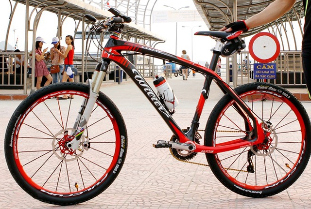 
Xe đạp đua Wilier Triestina Cento Uno đứng vị trí thứ 2 trong danh sách 8 loại xe đạp đắt đỏ nhất Việt Nam với giá 208 triệu đồng. Ảnh : Internet
