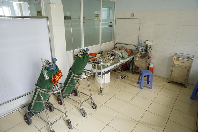 Tại phòng bệnh của Trang ở Bệnh viện Ung bướu Hà Nội. Sau nhiều năm công hiến cho thể thao, Trang gặt hái được không ít vinh quang song cuộc đời cũng quá nhiều nghiệt ngã!