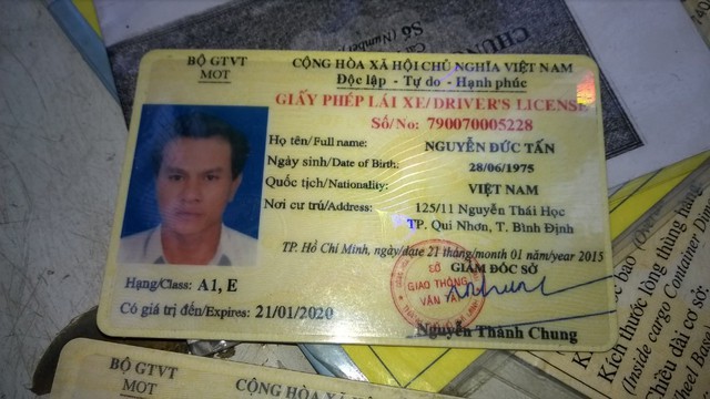 Một tài xế dùng bằng lái giả để điều khiển xe chở khách bị lực lượng CSGT Quảng Nam phát hiện, xử lý. Ảnh Đ.H