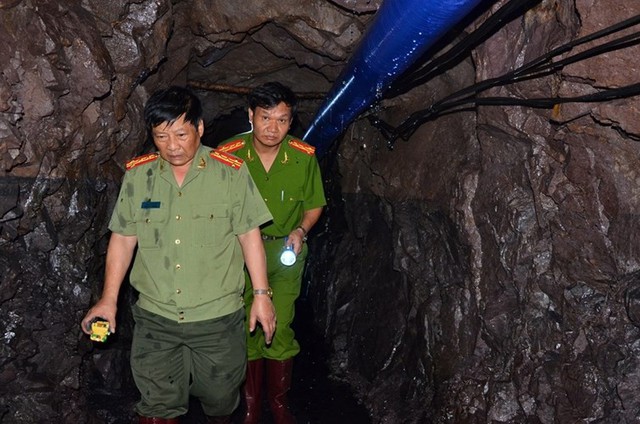 
Khu vực bên trong mỏ than bị sập ở Tân Lạc, Hòa Bình
