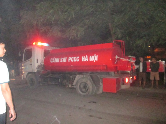 
Sau hơn 1 tiếng vụ ch&aacute;y đ&atilde; được lực lượng cứu hỏa dập tắt
