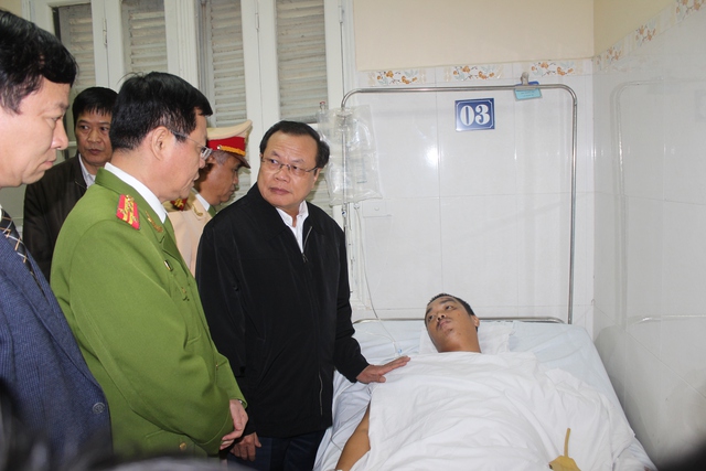 
Ông Phạm Quang Nghị thăm hỏi, động viên Thượng úy Nguyễn Quốc Đạt tại Bệnh viện Hữu nghị Việt - Đức
