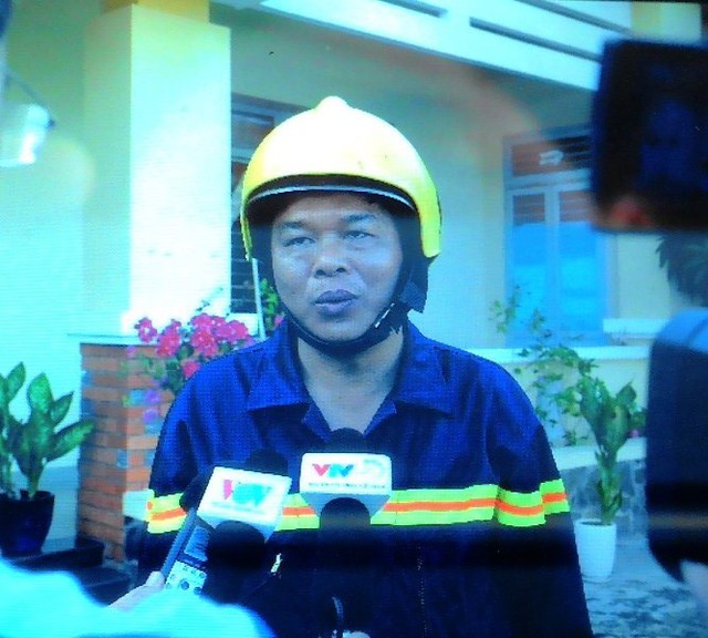 Thượng t&aacute; Nguyễn Văn Hưởng, người trực tiếp chỉ huy cuộc t&igrave;m kiếm-cứu hộ-cứu nạn tại hiện trường vụ lật t&agrave;u, n&oacute;i hồi 4h30 chiều nay l&agrave; chưa thể khẳng định được điều g&igrave; bởi bối cảnh tai nạn ngặt ngh&egrave;o v&agrave; thời tiết kh&ocirc;ng thuận lợi.