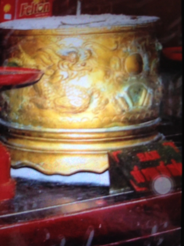 Lư hương cổ nhiều trăm năm tuổi của chùa Nền đã bị biến mất