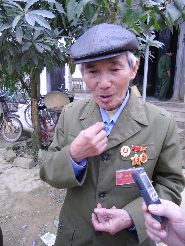 Ông Nguyễn Hữu Châu kể chuyện xoay quanh ngôi đền hoàng tử Lý Nhật Quang.