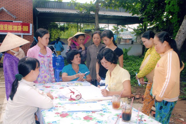 Một buổi truyền thông sàng lọc trước sinh, sơ sinh do ngành Dân số tổ chức. Ảnh: P.V