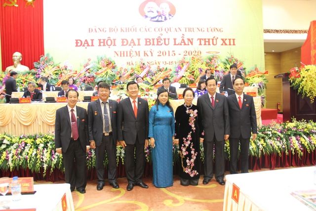 
Chủ tịch nước Trương Tấn Sang, Phó Chủ tịch nước Nguyễn Thị Doan và các đại biểu tham dự Đại hội.

Ảnh Xuân Trường
