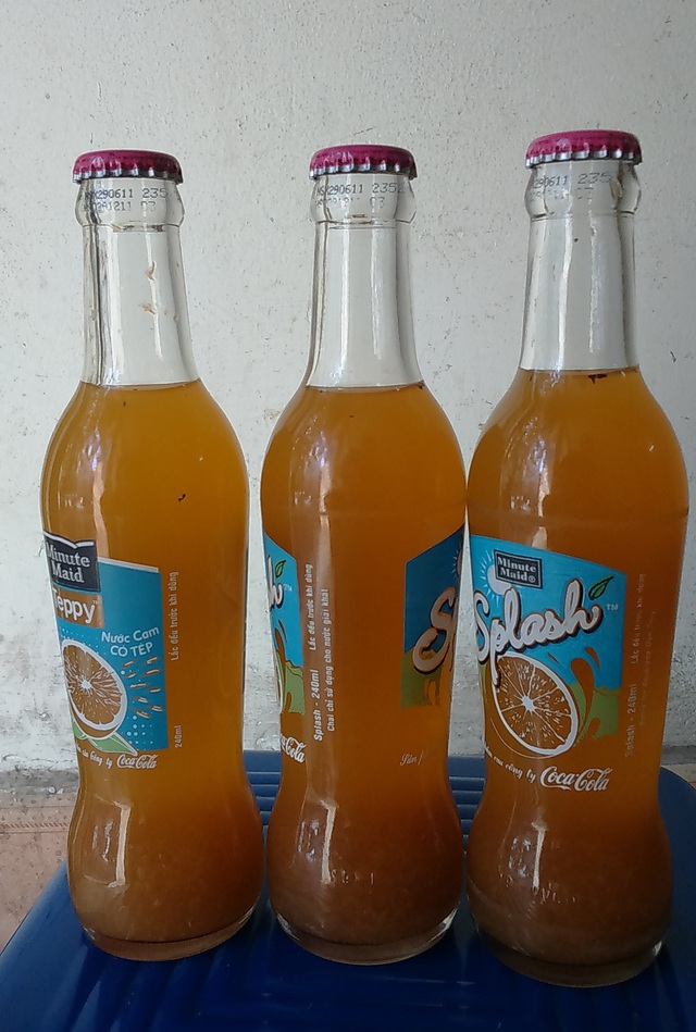 Chai cam ép có cùng ngày, lô sản xuất và hạn sử dụng với chai Splash khiến Coca Cola Việt Nam bị kiện đã được cung cấp tới tòa án cấp sơ thẩm. Ảnh T.H