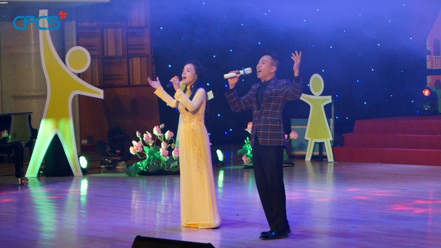 
Chương trình có sự tham gia biểu diễn của các ca sĩ tên tuổi như Lan Anh, Việt Hoàn, Đăng Dương...
