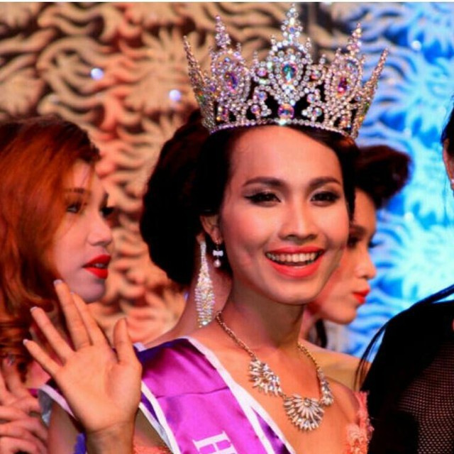 
Cận cảnh nhan sắc miễn chê của Hoa hậu chuyển giới đầu tiên tại Việt Nam

