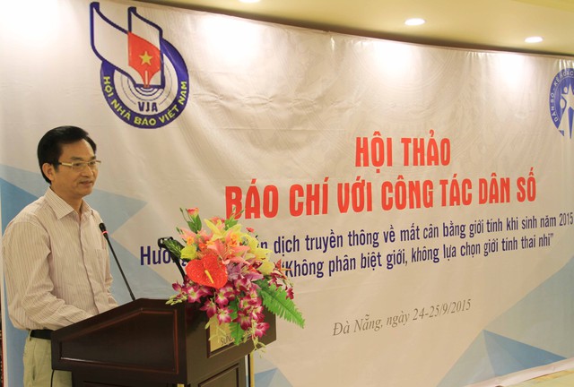 Tiến sĩ Lê Cảnh Nhạc, Phó Tổng cục trưởng Tổng cục DS-KHHGĐ phát biểu tại hội thảo. Ảnh Đức Hoàng
