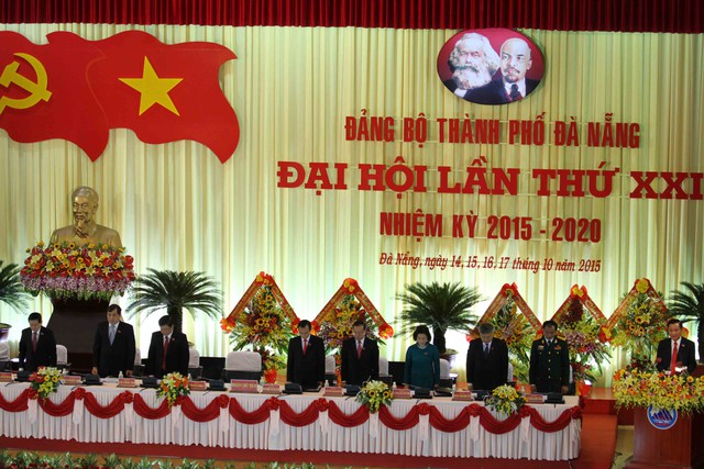 Tại Đại hội, các đại biểu đã dành phút mặc niệm ông Nguyễn Bá Thanh, nguyên Bí thư Thành ủy Đà Nẵng về những đóng góp to lớn của ông đối với Đà Nẵng trong suốt thời gian qua. Ảnh Đức Hoàng