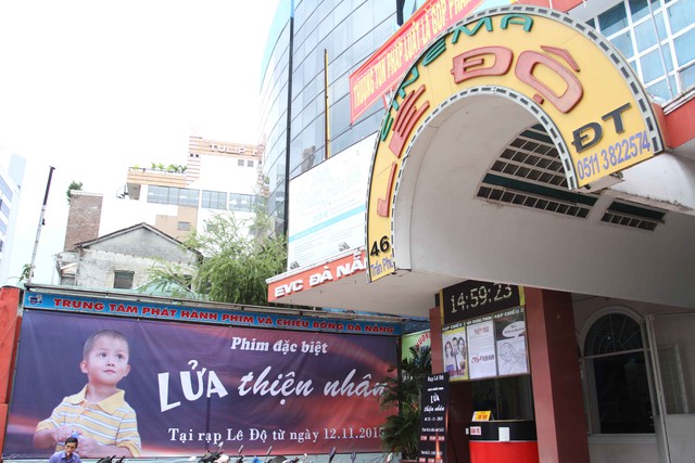 “Lửa thiện nhân” của đạo diễn Đặng Hồng Giang đã có buổi chiếu ra mắt tại rạp Lê Độ (46 Trần Phú, quận Hải Châu, Đà Nẵng) vào chiều 12/11. Ảnh Đức Hoàng