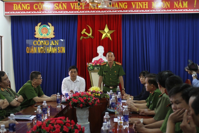 Đại tá Trần Mưu, Phó Giám đốc Công an TP Đà Nẵng phát biểu tại cuộc họp chiều 23/11 tại Công an quận Ngũ Hành Sơn. Ảnh Đức Hoàng