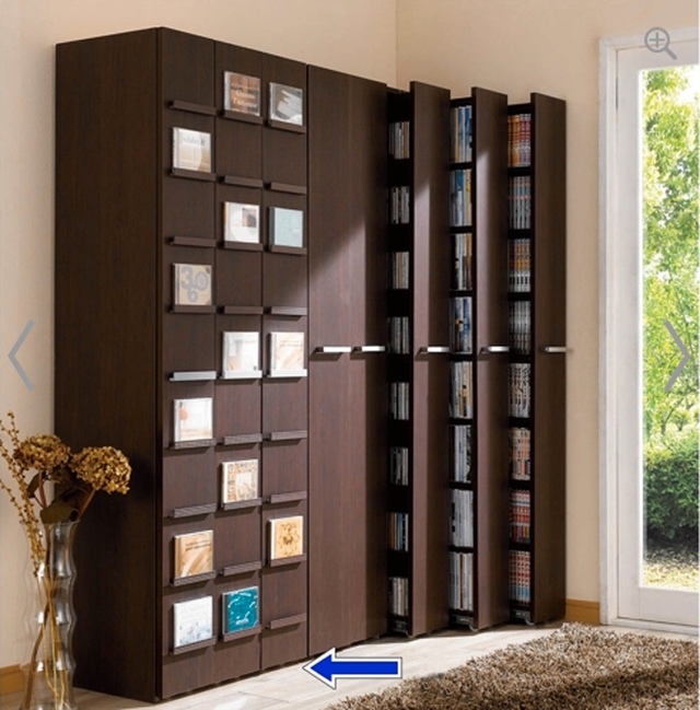 Tủ kéo là sản phẩm rất thích hợp với người Nhật vốn yêu thích đọc truyện tranh. Những bộ hàng trăm cuốn có thể được xếp gọn gàng trong một vài dãy ngăn kéo gọn gàng.