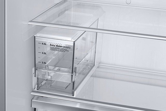 Tủ lạnh trang bị hệ thống lấy nước trong đang là mẫu tủ lạnh cải tiến nhất trên thị trường