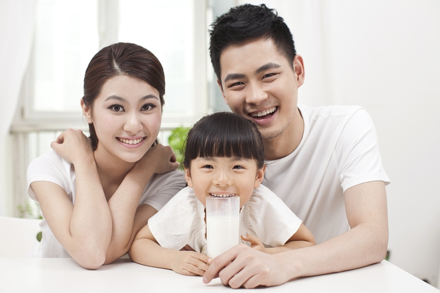 
Cần tập cho bé thói quen uống sữa mỗi ngày để bổ sung vi chất dinh dưỡng
