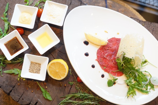 Gỏi b&ograve; &ndash; một trong những m&oacute;n được y&ecirc;u th&iacute;ch nhất của Moo Beef Steak