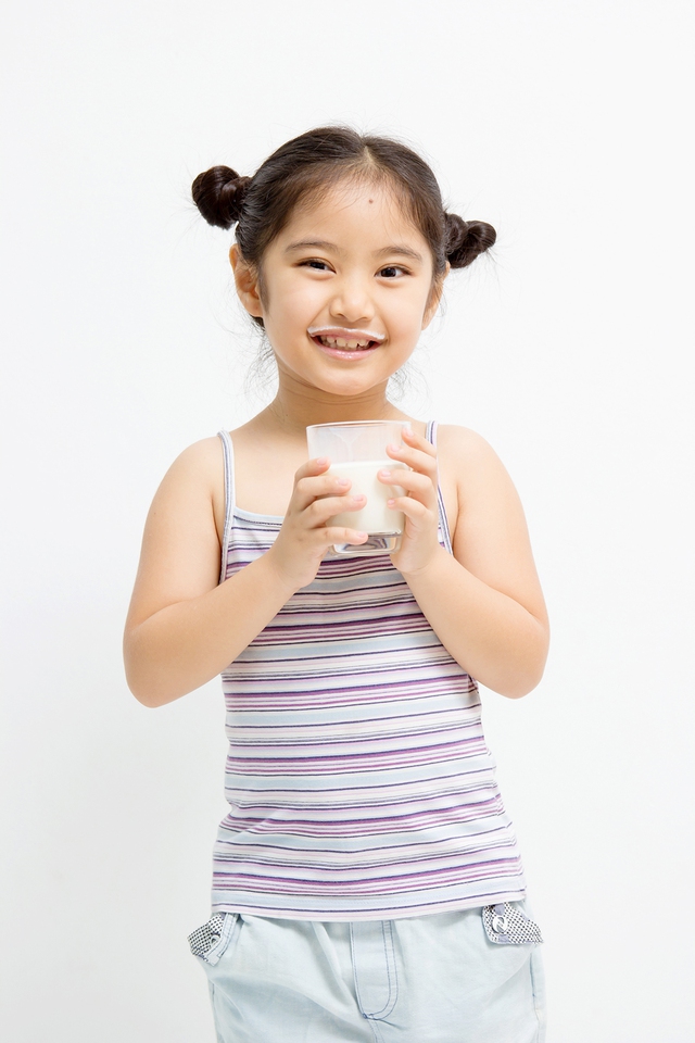 Thói quen uống sữa mỗi ngày giúp bổ sung vi chất dinh dưỡng cho bé một cách toàn diện