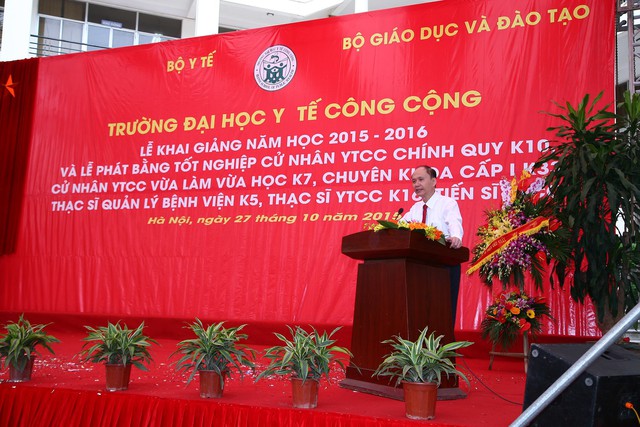 
Phát biểu tại buổi lễ, PGS. TS Lê Quang Cường, Thứ trưởng Bộ Y tế đánh giá cao và ghi nhận tốc độ phát triển nhanh chóng trong thời gian vừa qua và những thành tích đạt được của Trường ĐHYTCC trong năm học 2014-2015.
