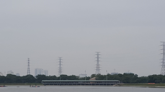 
Tổng thể sân tập golf của Công ty Bắc Hà nhìn từ phía đường Tam Trinh, quận Hoàng Mai.
