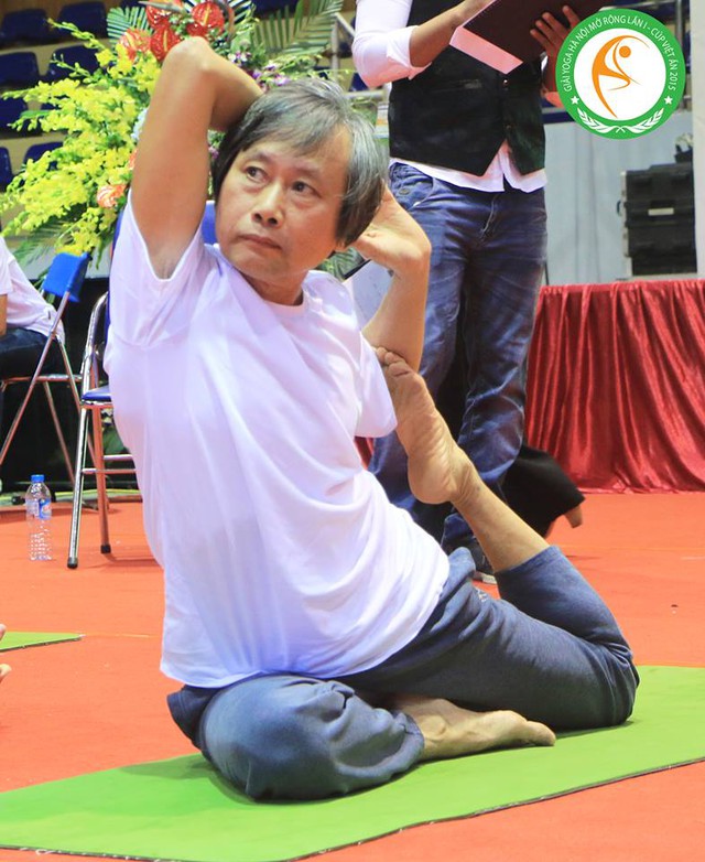 
Giải Yoga Hà Nội mở rộng lần này có sự tham gia của nhiều bác lớn tuổi, với quá trình rèn luyện kiên trì nên các động tác rất dẻo dai, đẹp.
