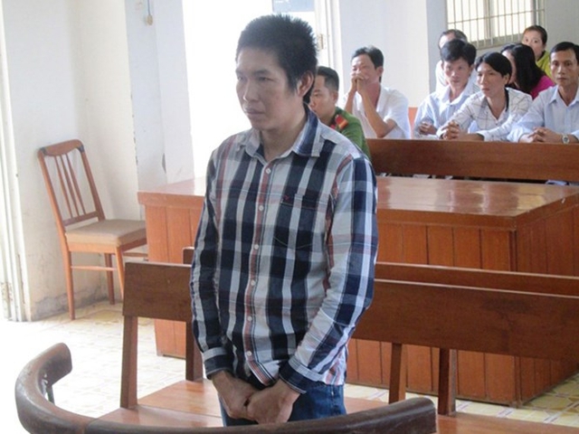 Bị c&aacute;o Huỳnh Thanh Nh&agrave;n tại phi&ecirc;n t&ograve;a. ẢNH: Thanh Dũng