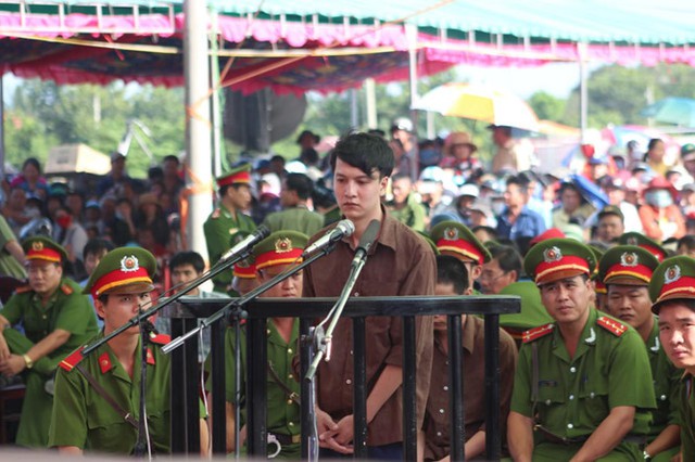 Nguyễn Hải Dương tại phiên tòa sơ thẩm, ngày 17.12.2015 - Ảnh: Đào Ngọc Thạch