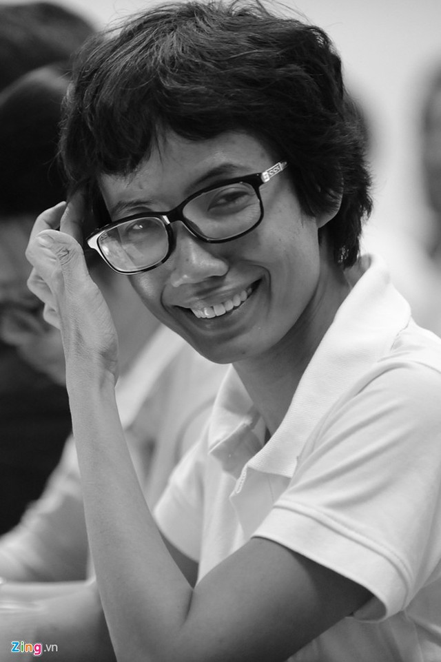 
Chị Trần Mai Anh, biên tập viên một tạp chí về du lịch là một trong những người mẹ đặc biệt, được nhiều người biết đến. Nữ nhà báo là người tìm và đưa bé Thiện Nhân từ Quảng Nam về Hà Nội nuôi nấng gần 10 năm qua.
