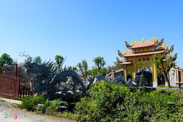 
Nh&agrave; thờ Tổ của Ho&agrave;i Linh ngừng thi c&ocirc;ng khi nhận được quyết định của ch&iacute;nh quyền. Ảnh: Nguyễn B&aacute; Ngọc
