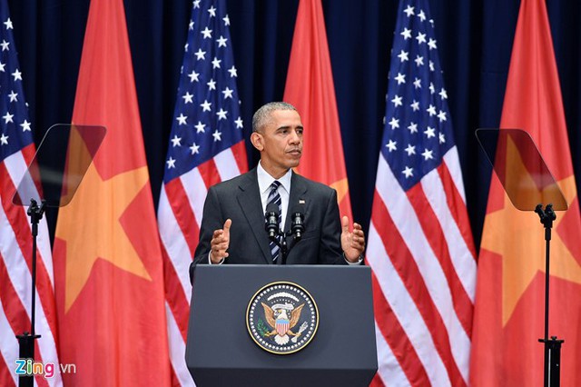 
Ông Obama nói chuyện trước giới trẻ Việt Nam tại Trung tâm Hội nghị quốc gia ngày 24/5. Ảnh:Hoàng Hà.

