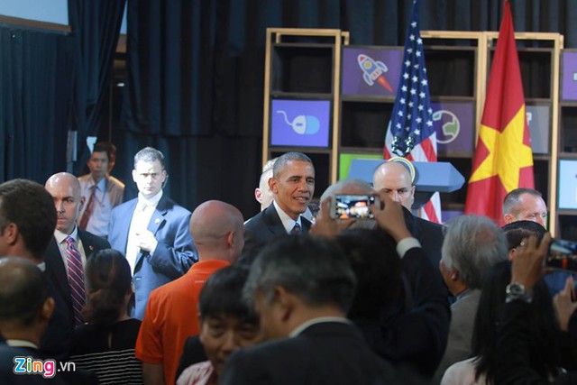 Tổng thống Obama kết thúc cuộc gặp gỡ doanh nghiệp. Ảnh: Quốc Huy.