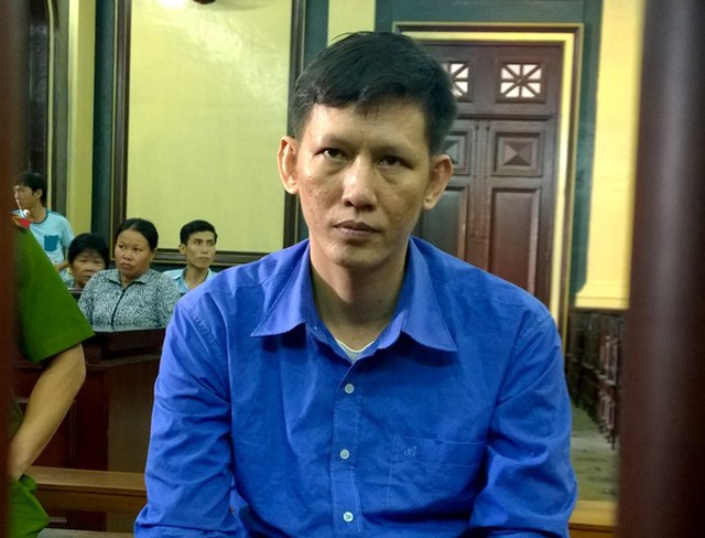 H&ugrave;ng trước v&agrave;nh m&oacute;ng ngựa. Ảnh: K.T.