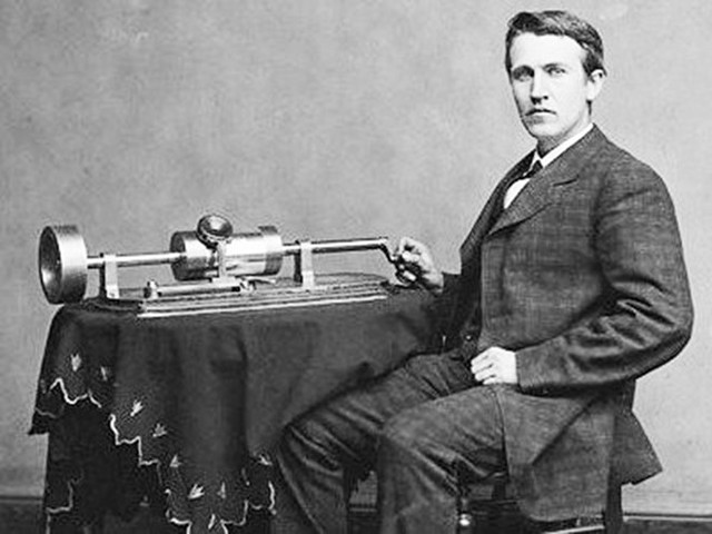 Thomas Edison thành công nhờ tự học và làm việc chăm chỉ. Ảnh: Biography.