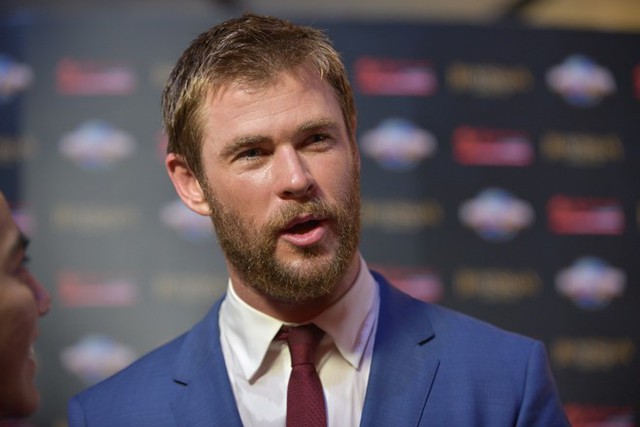 
Chris Hemsworth chia sẻ anh không gặp nhiều khó khăn khi phải diễn chung với cùng với ba người đẹp trong phim. Anh đặc biệt ấn tượng với sự chuyên nghiệp của Charlize Theron, dù đây không phải là lần đầu tiên tài tử làm việc với mỹ nhân đến từ Nam Phi. Ảnh: Tuấn Lương
