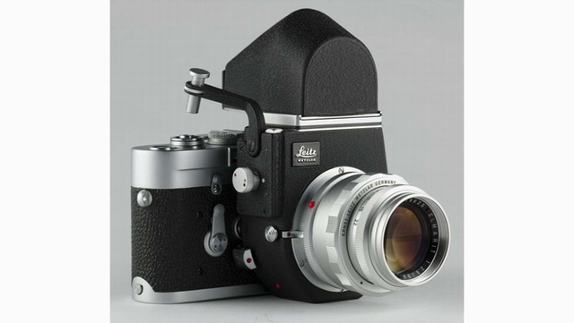 
Chiếc Leica M bị biến thành máy ảnh gương lật SLR sau khi lắp phụ kiện Visoflex
