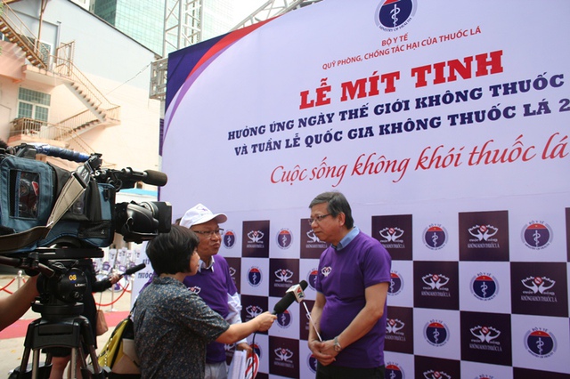 Ông Lokky Wai, Trưởng đại diện Tổ chức Y tế thế giới tại Việt Nam, nói với truyền thông rằng WHO sẽ tiếp tuc hỗ trợ Việt Nam trong mọi hoạt động liên quan đến phòng chống tác hại thuốc lá.