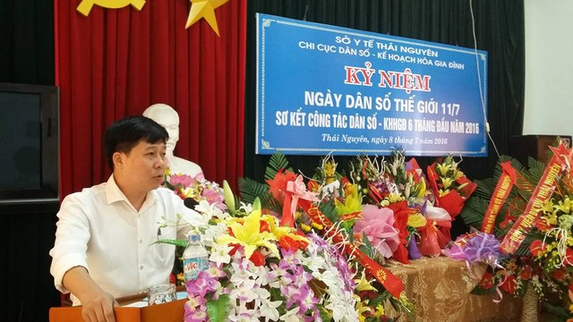 
Ông Hà Hải Bằng, Phó Giám đốc Bệnh viện A Thái Nguyên phát biểu tham luận tại hội nghị về hoạt động triển khai sàng lọc trước sinh và sàng lọc sơ sinh tại Bệnh viện. Ảnh: Vân Khánh
