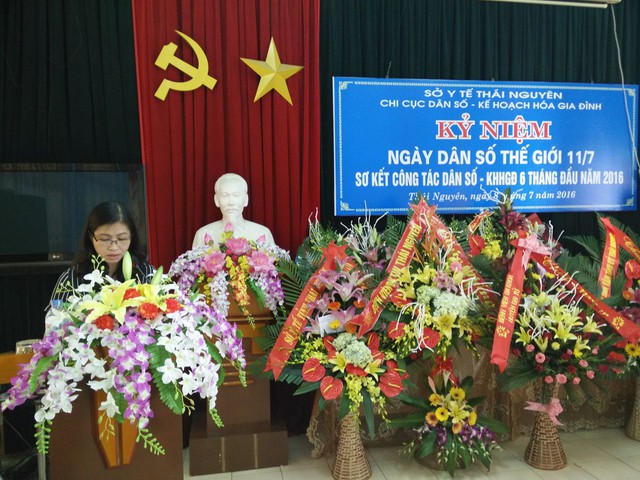 
Bà Hồ Thị Thanh Thủy, Chi cục trưởng Chi cục Dân số-KHHGĐ tỉnh Thái Nguyên phát biểu tại lễ kỷ niệm. Ảnh: Vân Khánh
