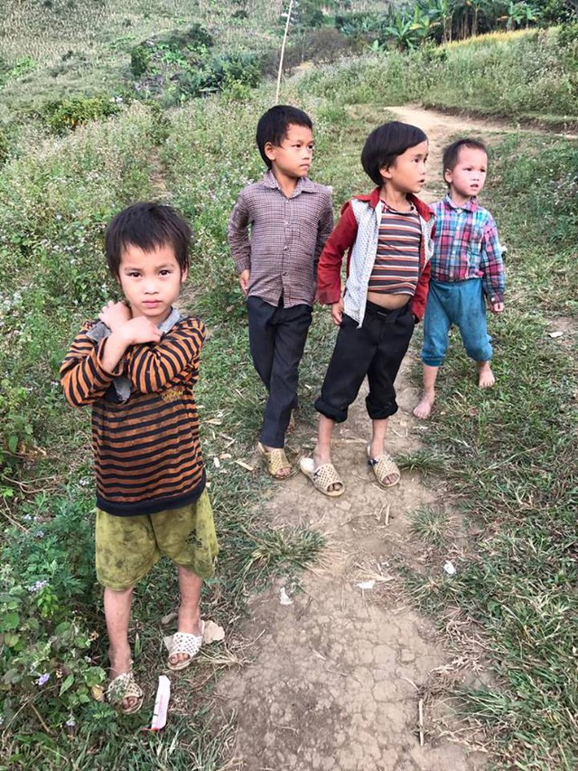 
Những đứa trẻ ở Lũng Chang, Lũng Vài (Thái Sơn, Bảo Lâm).
