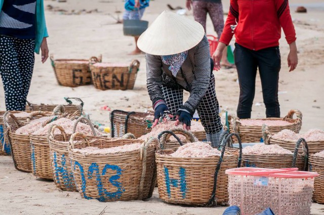 Trong quá trình ghi lại những hình ảnh này, chị Lê My nhận phải sự phản ứng của người dân. L.M