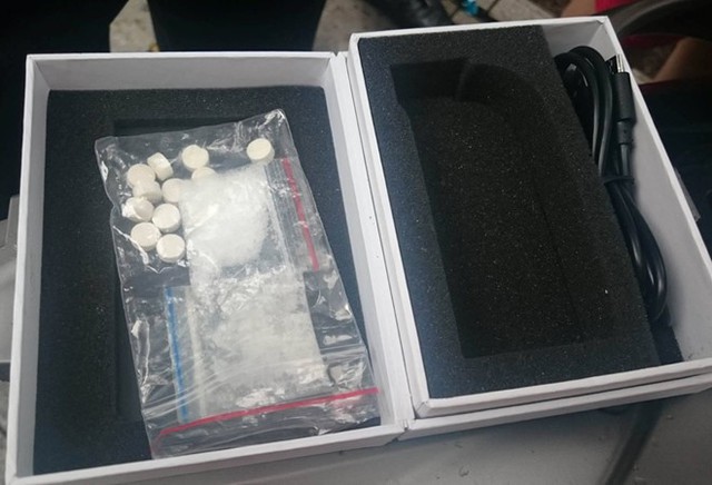 Số ma túy và thuốc lắc bị phát hiện trong cốp xe SH.