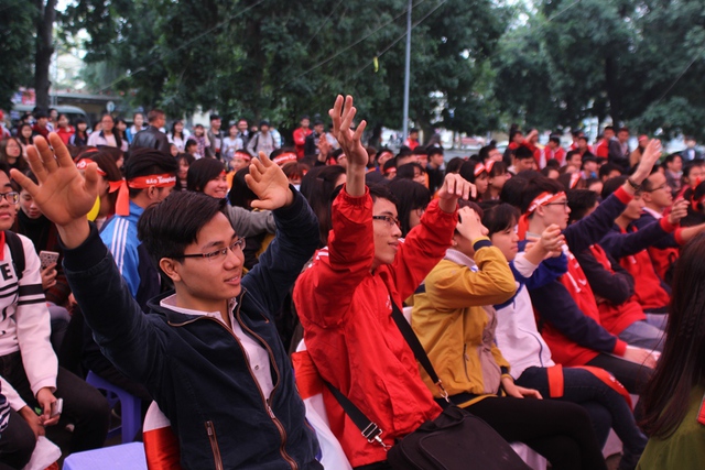 Đây là ngày hội hiến máu tình nguyện do Ủy ban An toàn Giao thông Quốc gia, Cục Quản lý Khám, Chữa bệnh (Bộ Y tế), Viện Huyết học – Truyền máu Trung ương cùng báo Tiền Phong tổ chức. Năm ngoái, ngày Chủ nhật đỏ thu được hơn 10 nghìn đơn vị máu.