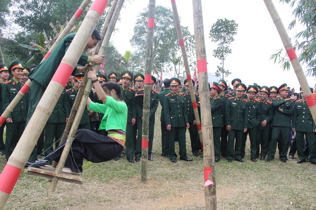 
Tài năng và lòng dũng cảm của các chàng trai cô gái được phô bày ở đây như dịp tự thể hiện bản thân.
